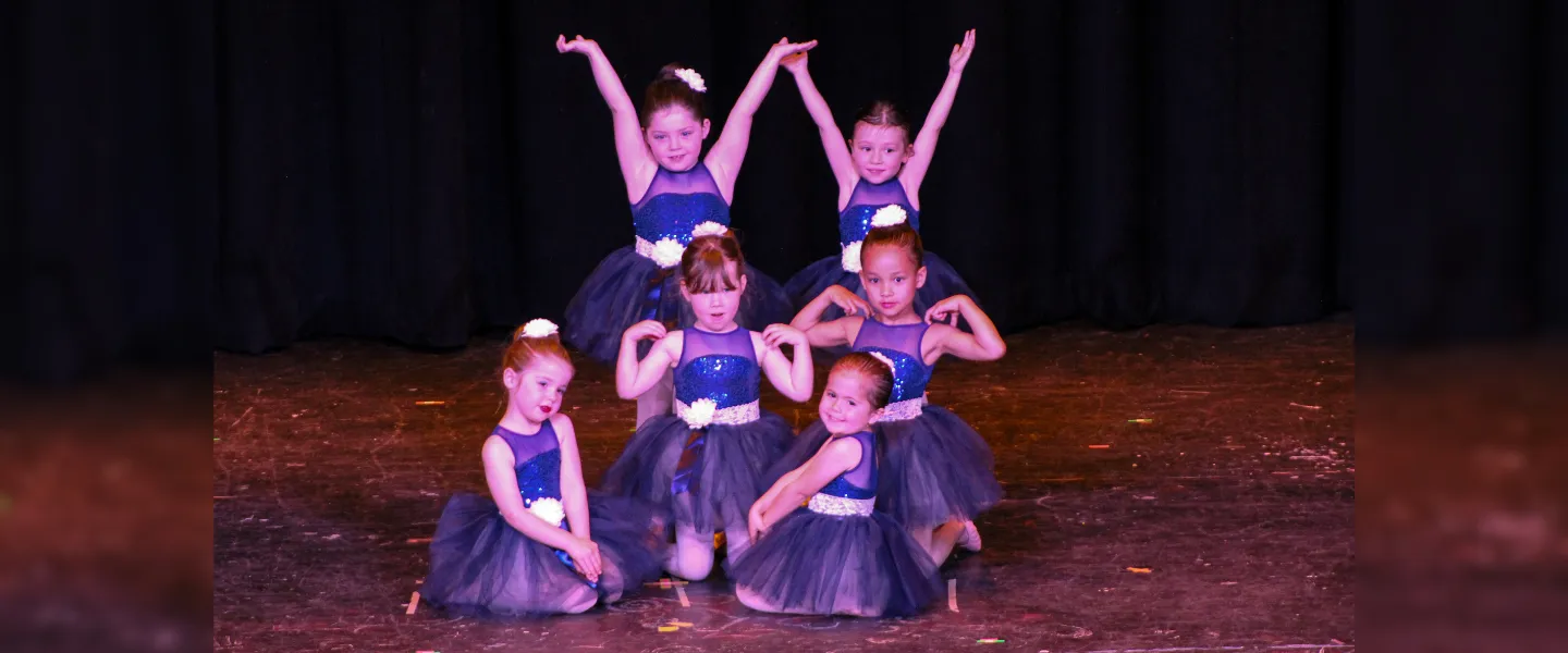 6 dancers on stage