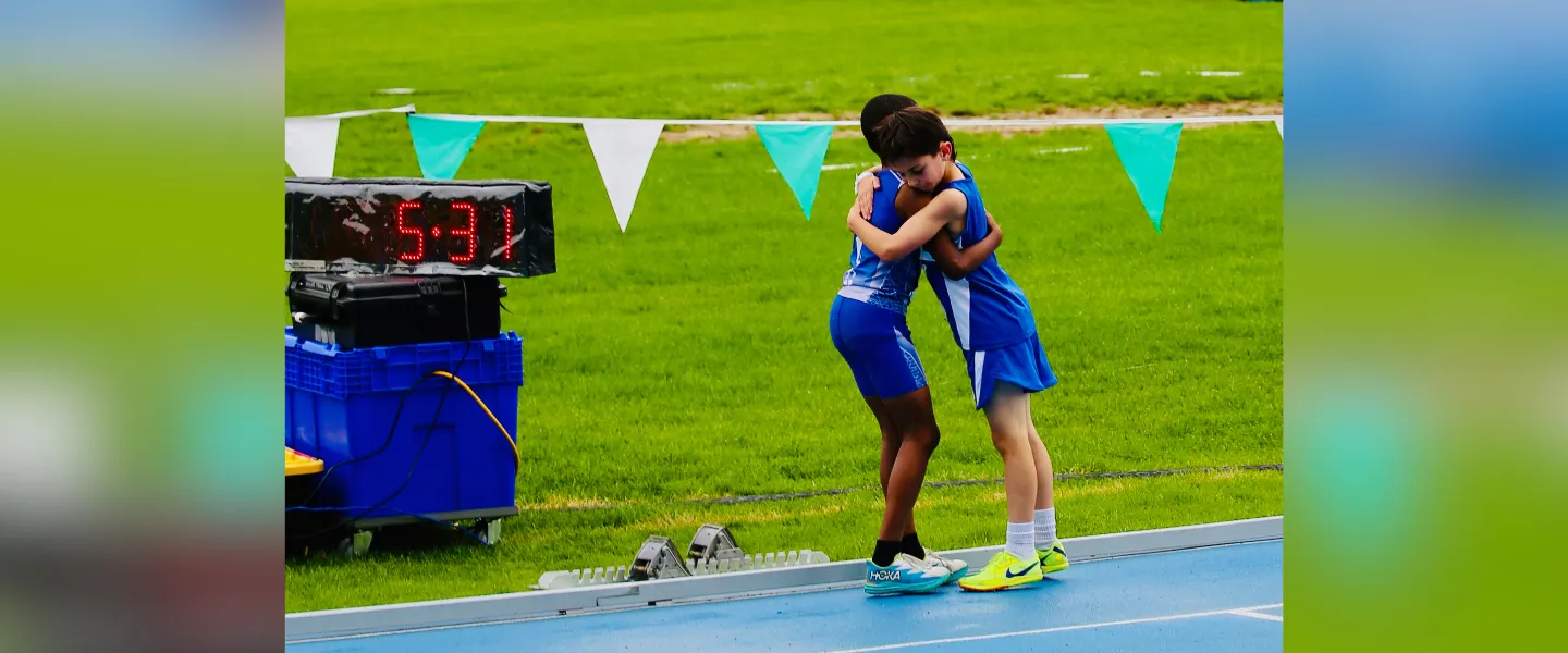 Sportsmanship from a Flyer athlete to an opponent 