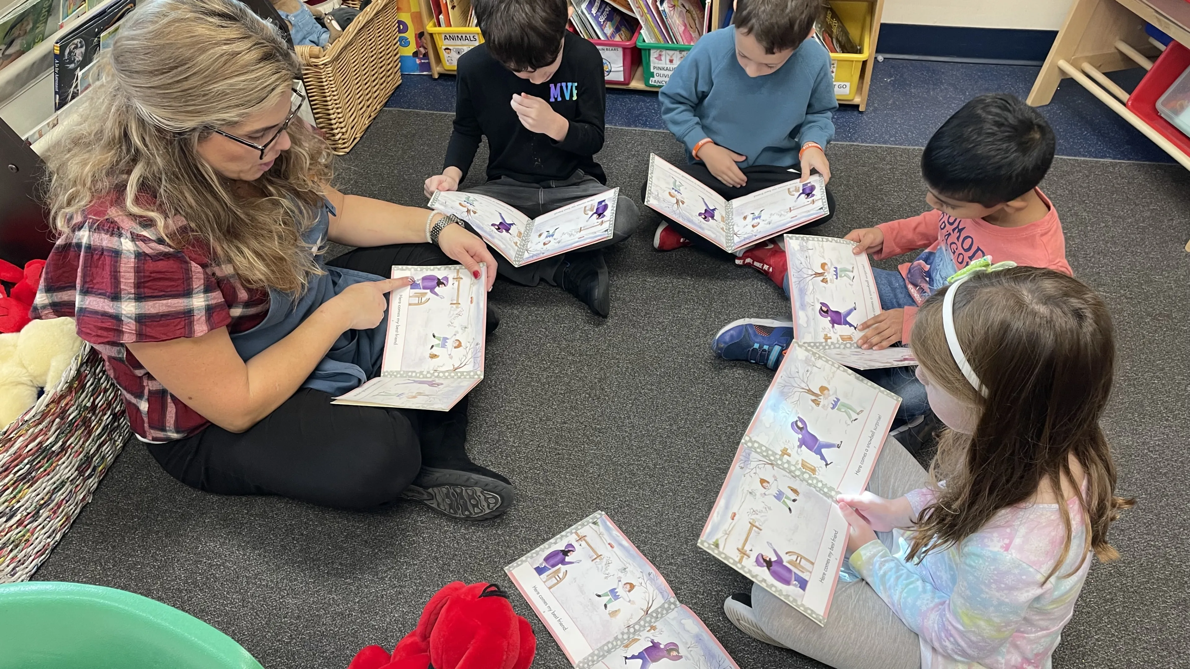 Kindergarteners reading